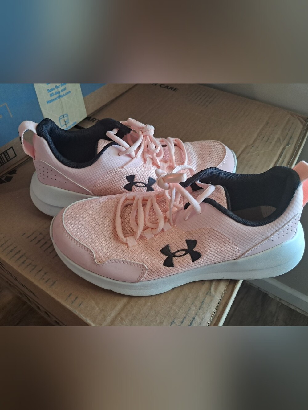Under Armour Women's/youth Light Pink Athletic Training Shoes with Black Accents